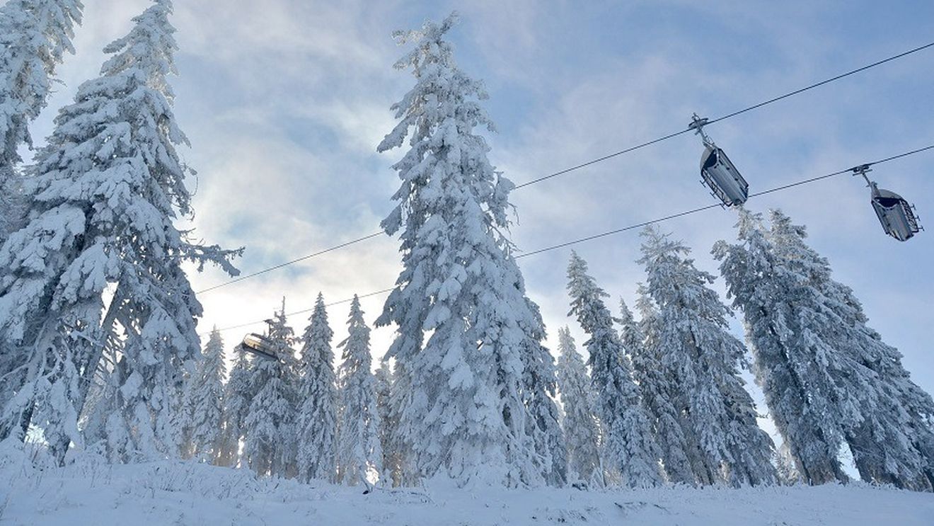 În Poiana Braşov sunt deja hoteluri care nu mai au camere libere pentru perioada Revelionului / Costul sejurului se apropie de prețul unei vacanțe în Seychelles sau Bali