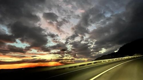 FOTO Cerul României, spectaculos în a doua zi de Crăciun. Fenomenul, vizibil în București și în mai multe zone din țară