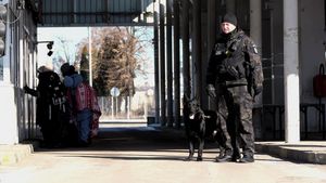 13 bărbaţi ucraineni descoperiţi la frontieră după ce au trecut râul Tisa / Au cerut azil în România