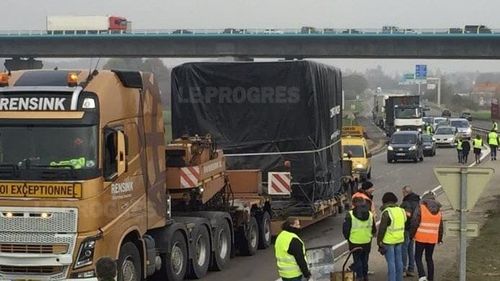 Un șofer român de TIR a fost bătut cu o bucată de lemn de „vestele galbene”, în Franța/ Agresorul, condamnat în timp record la 12 luni de închisoare