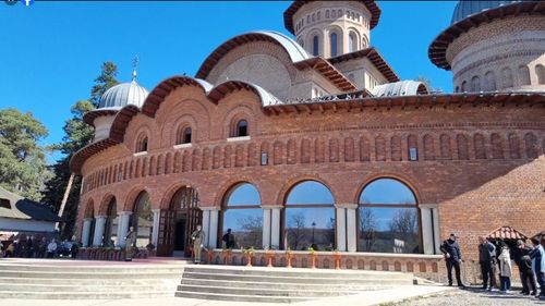 Osemintele principelui Nicolae şi ale soţiei sale au fost reînhumate în noua catedrală de la Curtea de Argeş