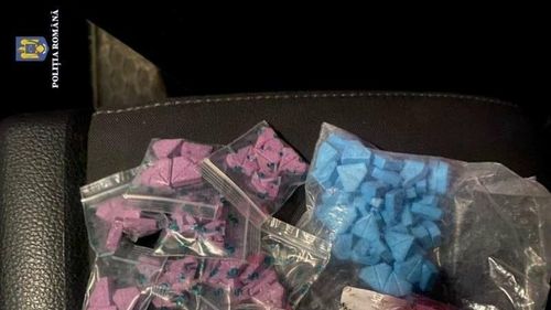 O tânără din Oradea a fost arestată preventiv 30 de zile după ce a fost prinsă vânzând 100 de pastile de ecstasy