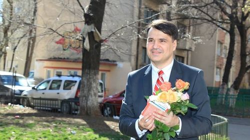 Cătălin Stochiță, omul lui Vanghelie, își anunță candidatura la funcția de secretar general al PSD: Dancilă  stă la malul marii pe șezlong și face jocuri politice gen ”Mammy, mai dă-ne un post de Ministru sau Secretar de stat”