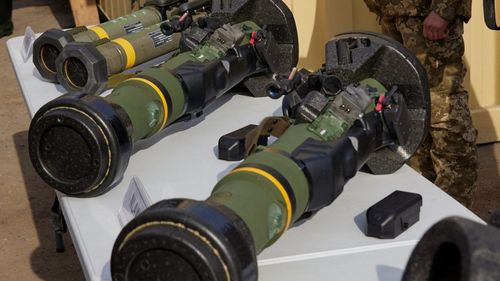 Franţa va propune statelor UE să înfiinţeze "stocuri de arme" pe teritoriul lor drept garanţii de securitate pentru Ucraina