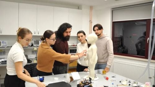 Cea mai mică inimă artificială din lume, realizată de studenți ieșeni / Inima artificială pentru bebeluşi va fi prezentată în Japonia