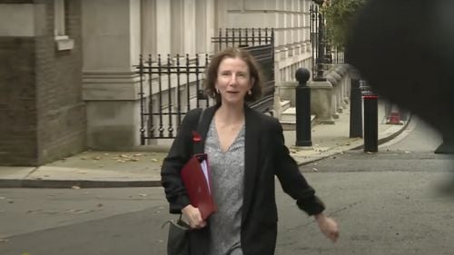 Ministra britanică Anneliese Dodds demisionează după ce Keir Starmer a redus ajutoarele de peste mări, pentru a stimula cheltuielile de apărare / Dodds a declarat că ar fi „imposibil de menținut” sprijinul în Sudan, Ucraina și Gaza, avertizând că Rusia ar putea profita de reduceri