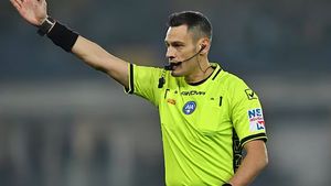 Arbitrii din Serie A vor putea să îşi explice deciziile direct pe stadion şi la televizor după utilizarea VAR / Ideea a fost testată pentru prima dată la Cupa Mondială a Cluburilor