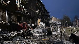 Doi morţi, aproape 20 de răniţi şi un incendiu de proporţii în orașul ucrainean Zaporojie, în urma atacurilor ruse