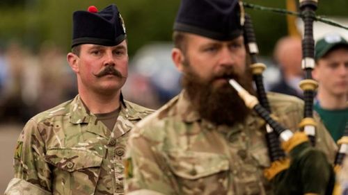 Soldații și ofițerii din armata britanică își pot lăsa în sfârșit barbă în timp ce servesc în armată, printr-o schimbare de politică care a necesitat aprobarea regelui