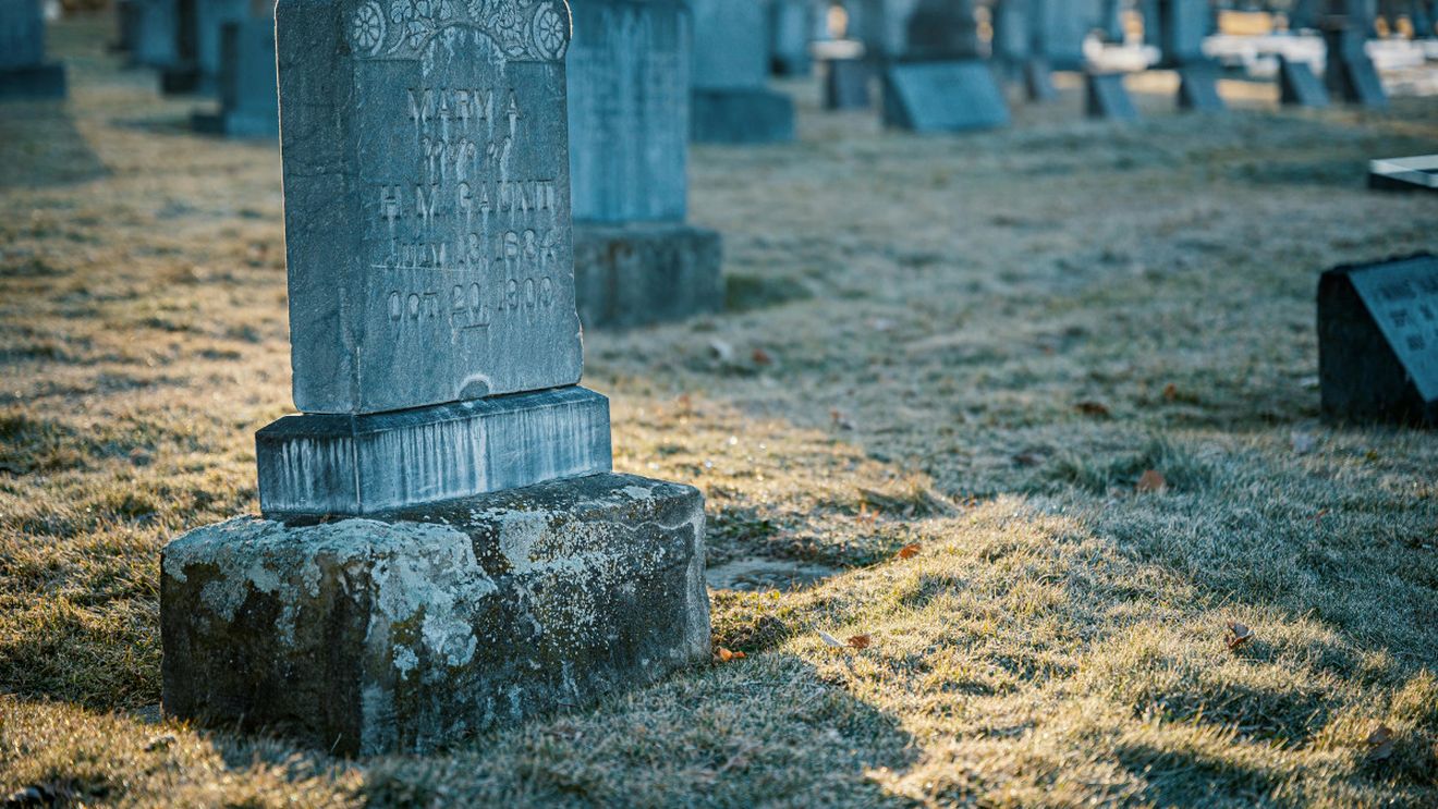 Pietrele funerare ecologice, folosite în Danemarca pentru a reduce emisiile de dioxid de carbon