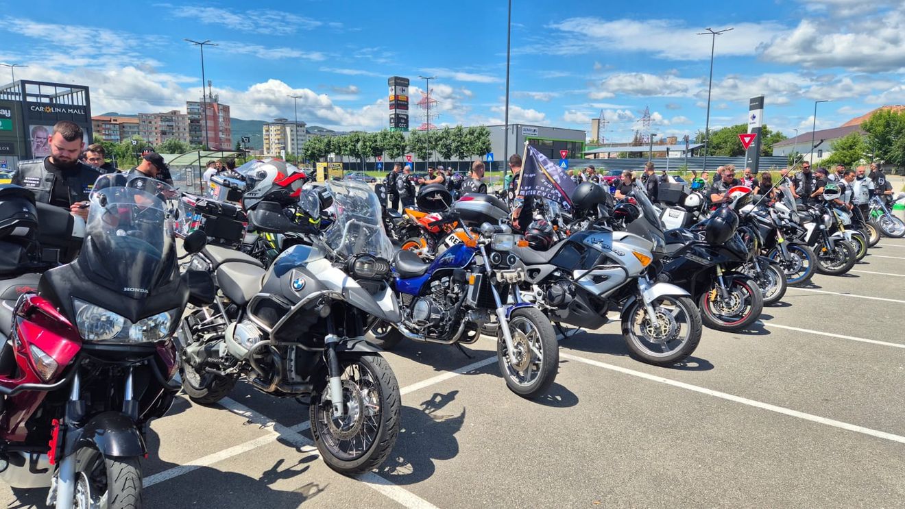 FOTO VIDEO: Paradă moto pe străzile din Alba Iulia, organizată de clubul Tracos LE MC Transilvania