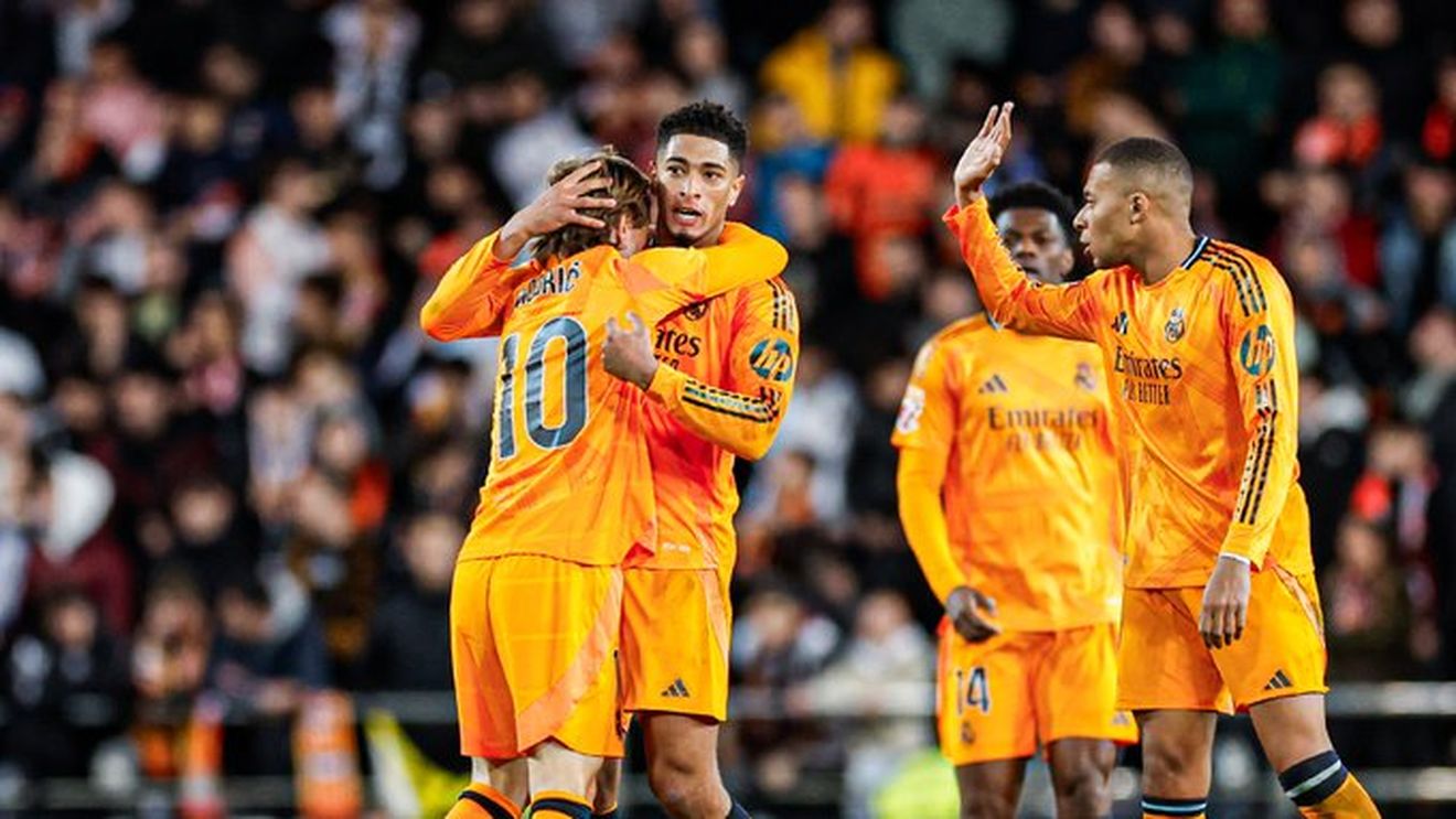 Real Madrid, victorie în zece oameni: Los Blancos au întors rezultatul la Valencia în ultimele minute / Vinicius Junior a primit roșu după o altercație cu un adversar