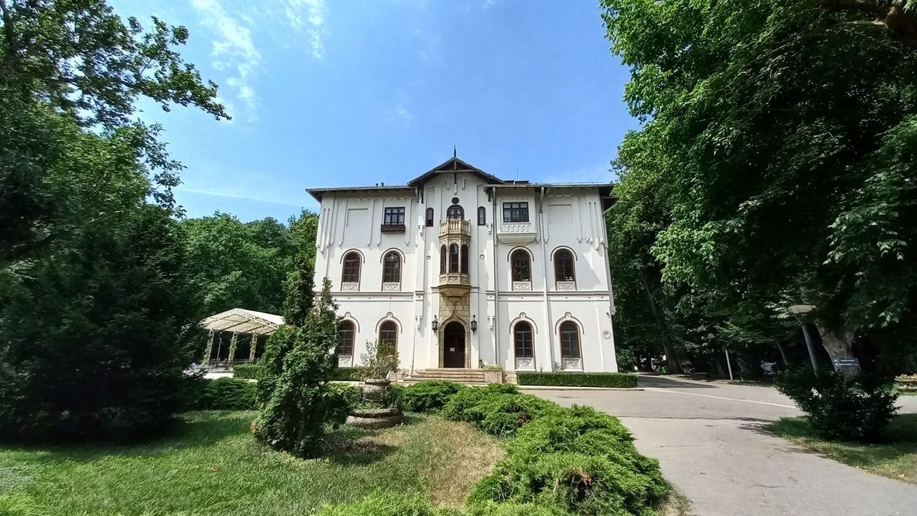 EXCLUSIV Domeniul Ştirbey din Buftea de 24 de hectare a fost vândut pentru 8 milioane de euro unei firme controlate de o apropiată a familiei Voiculescu, după ce statul nu şi-a exercitat dreptul de preemţiune / Cine este Dana Bugean, angajată ani buni în trustul Intact și reprezentantul legal al PPUSL