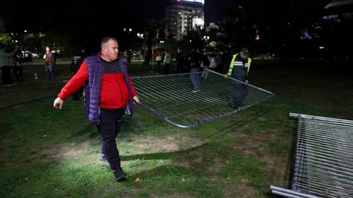 BREAKING Șantierul de la Piața Unirii, desființat. Au fost strânse toate utilajele și gardurile montate la ordinul primarului Daniel Băluță / Nicușor Dan a susținut că șantierul pentru refacerea plafonului Unirii e ilegal