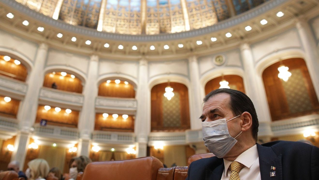 Conducerile Parlamentului vor fi controlate de coaliția de centru-dreapta. La Senat, majoritatea este de 7 la 6, iar la Cameră - 8 la 5. PSD și AUR, în opoziție