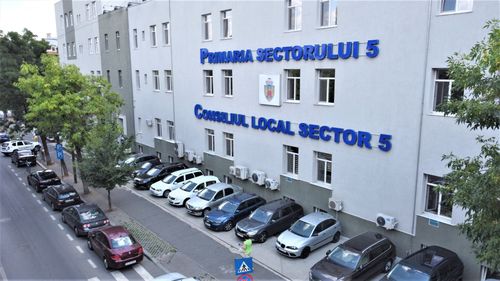 Salarii majorate la Administraţia Pieţelor Sector 5/ Consiliul Local a votat o nouă organigramă în care a schimbat denumirea funcțiilor și le-a dat salarii de încadrare mai mari/ Proiectul, criticat de reprezentanții USR