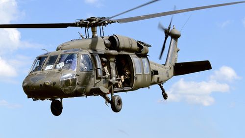 Ce dotări și performanțe tehnice are elicopterul UH-60 Black Hawk, cel care a aterizat forțat în centrul Capitalei și cum se desfășoară licitația României pentru 12 astfel de elicoptere