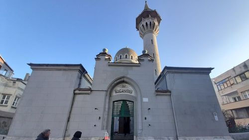 Libertatea: O Curte de Apel din România a respectat cultura musulmană și a recunoscut dreptul a două soții ale aceluiași bărbat de a primi despăgubiri pentru copilul mort într-un accident