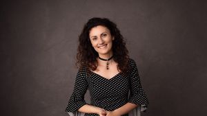 De ce fug tinerii de o carieră în învățământ: salarii mici, metode învechite/ ”Luptând cu facturi şi credite scăpate de sub control, pot renunţa la ideea de a mai urma studii superioare” - interviu Deutsche Welle cu o tânără asistent universitar