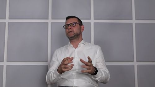 VIDEO INTERVIU Mihai Matei (Concordia), despre AI Act: „Stabilește un standard astfel încât tehnologiile să fie folosite etic, transparent, să ne asigurăm că nu apar abuzuri asupra drepturilor omului”