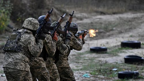 Washingtonul cere Kievului să reducă vârsta de mobilizare militară de la 25 la 18 ani pentru a compensa deficitul de soldaţi