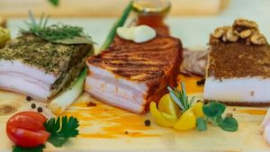 Prima ediție a festivalului SlanăFest: Concurs de slănină şi produse afumate, în weekend la Sfântu Gheorghe / Târg cu degustări de vin şi pălincă / Demonstraţie de tăiere a porcului în mod tradiţional