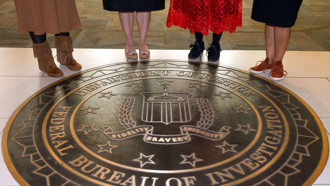 ANALIZĂ Ce se știe despre războiul lui Trump cu FBI