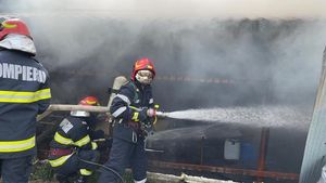 UPDATE Berceanu: Au fost date mai multe amenzi acolo, funcționează în mod ciudat/ Arde groapa de gunoi a Sighișoarei. Autoritățile au trimis mesaj RO-Alert din cauza degajărilor mari de fum