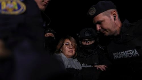 De ce au fost lăsați în libertate suspecții de uciderea lui Ioan Crișan. Instanța a identificat carențe grave în anchetă: „Toate acestea reprezintă cel mult indicii, nu probe” / Deși a existat mandat pentru filaj, nu a fost fotografiat momentul în care fiica omului de afaceri l-ar fi plătit pe unul dintre presupușii autori ai crimei 