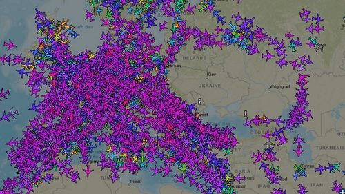 Spațiu aerian gol peste Ucraina și granița acesteia cu Rusia / Cum se vede pe harta de urmărire a zborurilor