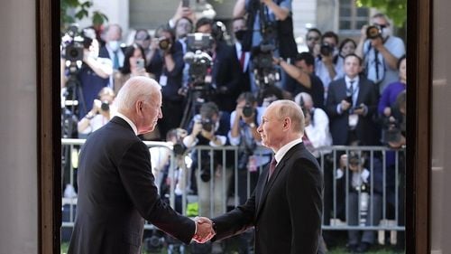 Rusia susține că ar fi binevenită încă o convorbire telefonică între Joe Biden și Vladimir Putin privind tensiunile cu Ucraina: „Este utilă ambelor state”