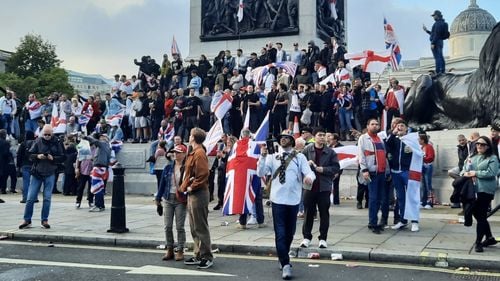 Extremiștii din Regatul Unit, mai ales cei de dreapta, pe cai mari