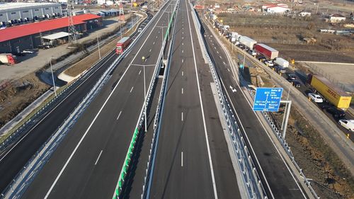 Circulaţia se închide timp de trei zile pe austostrada A1, între nodurile rutiere Bascov şi Băiculeşti, pentru efectuarea unor lucrări, anunță CNAIR