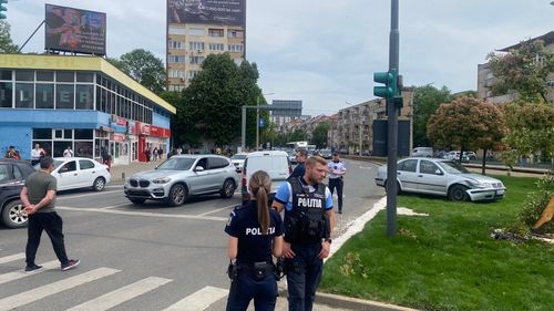 UPDATE Accident cu șase autoturisme în Arad / Unuia din șoferi i s-a făcut rău la volan și a lovit trei mașini