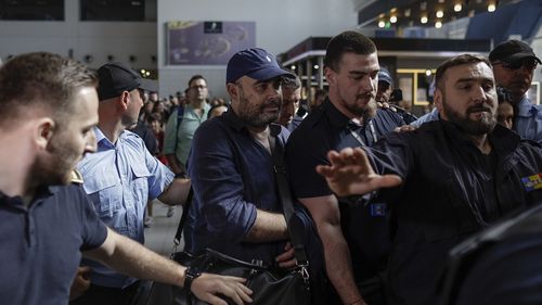 Protestatarul a cărui fişă medicală a fost publicată pe pagina de Facebook a lui Darius Vâlcov anunță că-l va executa silit „la puşcărie” pe fostul politician