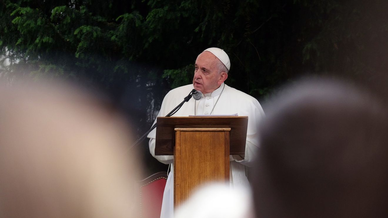 Papa Francisc suferă de bronşită, dar îşi va respecta programul, anunță Vaticanul