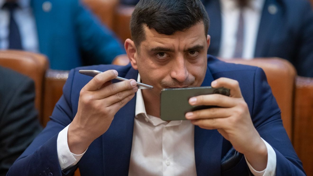 AUR anunță suspendarea aplicației mobile a partidului, „din cauza unei breșe de securitate”