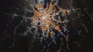 Ambasada SUA: Așa se vede Bucureștiul de pe Stația Spațială Internațională