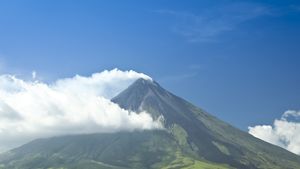 Cel mai activ vulcan din Filipine, în prag de erupție. Autoritățile sunt în stare de alertă