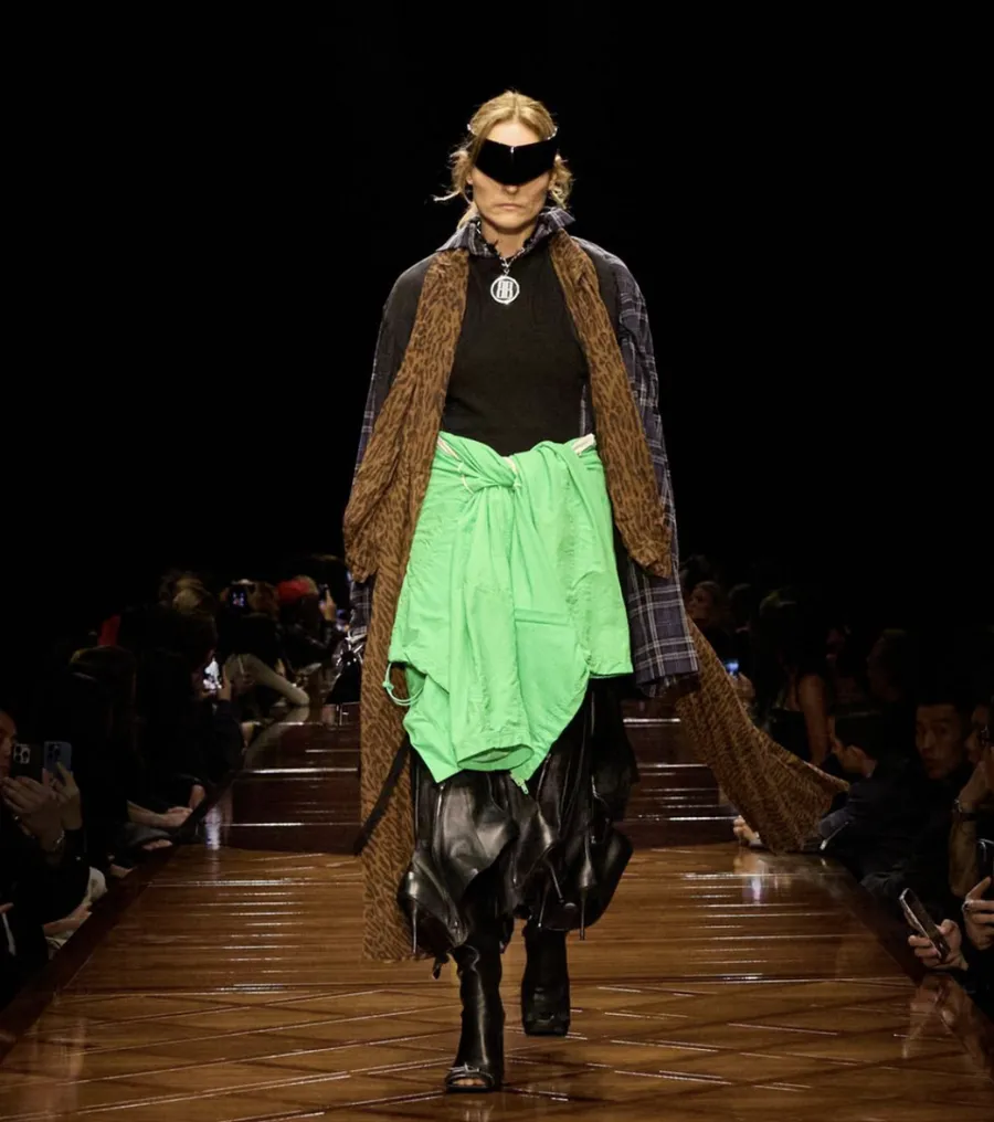 belenciaga, paris fashion week 2024, demna gvasalia, modă, case de moda de lux 