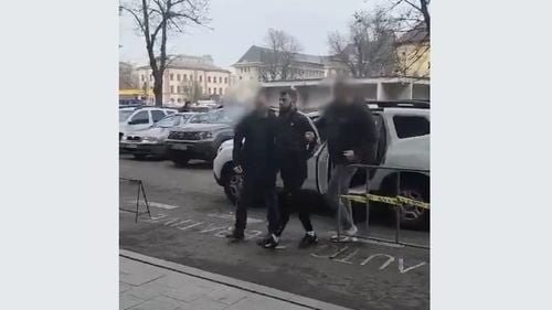 Atacatorul care a bătut duminică o femeie în Centrul Vechi e un luptător MMA din Republica Moldova / Și-a recunoscut fapta / Femeia e cunoscută în zonă ca fiind escortă