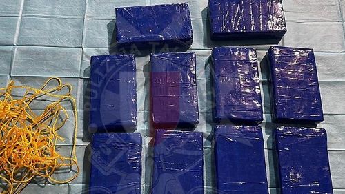 UPDATE Şofer turc, arestat pentru trafic de droguri / A fost prins cu 30 de kg de cocaină în TIR