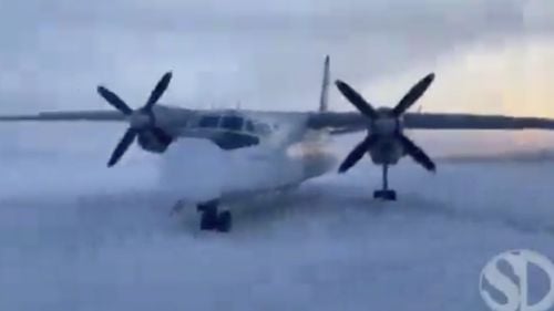 Un avion rusesc de pasageri a aterizat din greșeală pe un râu înghețat