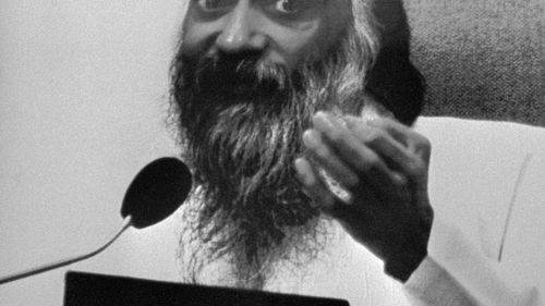 Călin Georgescu, citat din Osho, supranumit “sex guru”: "Dacă tu afli cine ești în interiorul tău și respiri iubire, omul devine împărat"