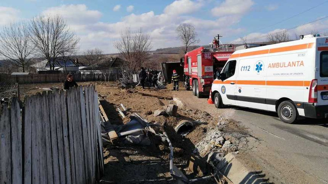 Un accident cu șase răniți a avut loc în Buzău/ Una dintre mașinile implicate era o ambulanță/ Traficul este complet blocat