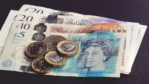 Jeremy Hunt, noul ministru de Finanțe al Marii Britanii, a renunțat la aproape toate măsurile fiscale promise de predecesorul său pentru a liniști piețele financiare / Hunt acționează ca un premier ”de facto”