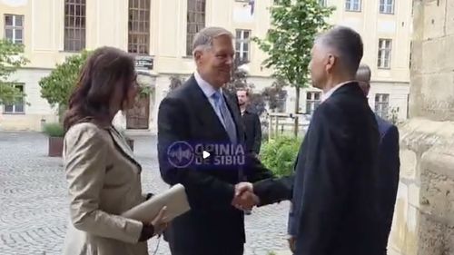 VIDEO Apariție publică a fostului președinte Iohannis / A participat la ”confirmarea” finilor săi