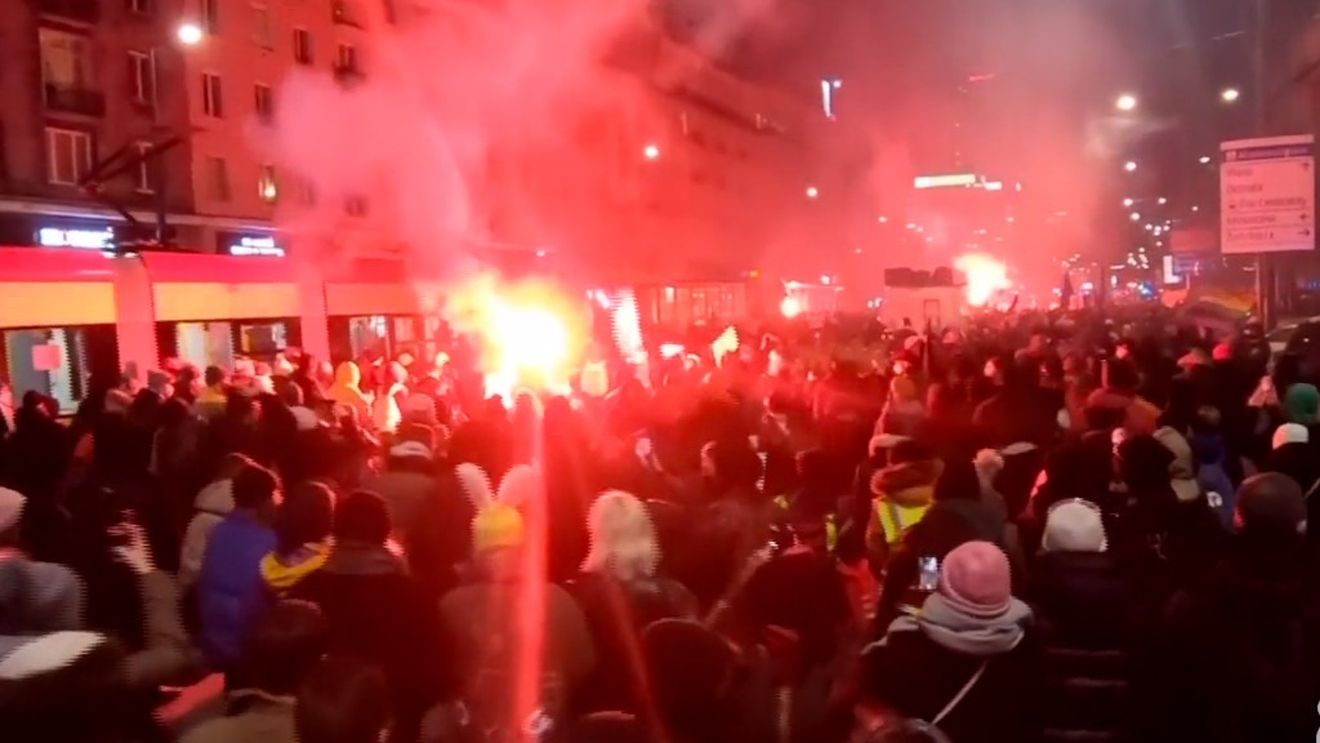 VIDEO Protestele continuă în mai multe orașe din Polonia împotriva interzicerii avortului