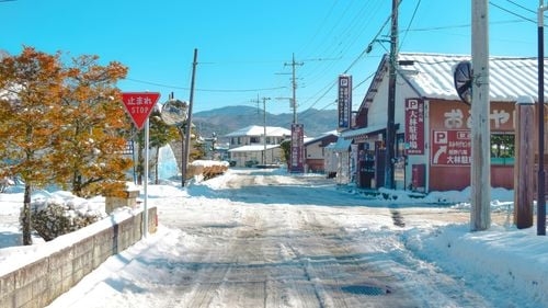 Cum a ajuns orășelul japonez Kamikochi o destinație turistică populară, deși mașinile sunt interzise și numărul de hoteluri este limitat prin lege