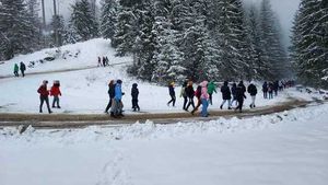 Conservation Carpathia a lansat caravana educațională „Natura la clasă”, pentru copiii din Munții Făgăraș / Proiectul își propune să-i aducă pe copii mai aproape de valorile naturale locale